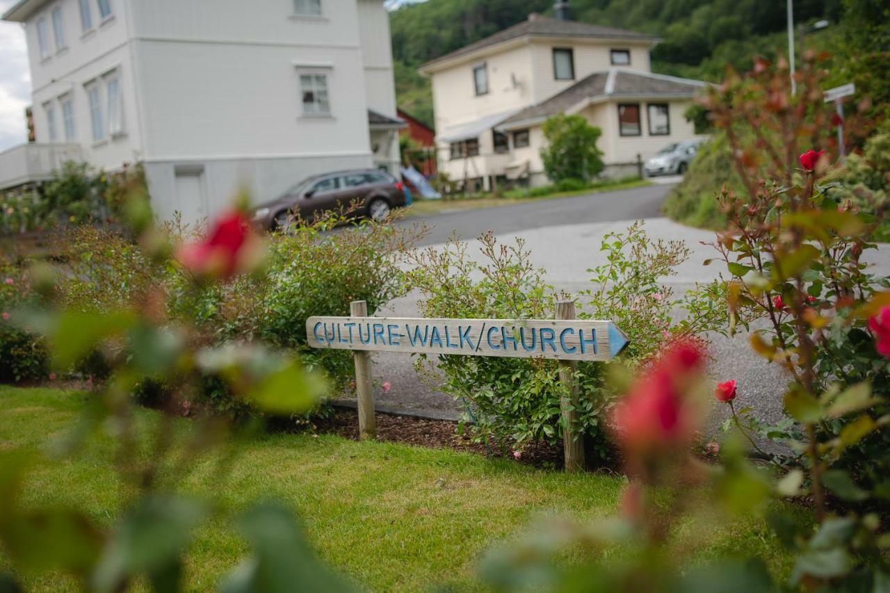 Leikanger Fjordhotel - Unike Hoteller Екстер'єр фото